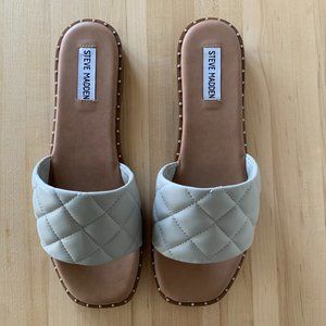 NWB Steve Madden Qwima flat sandals in gray, size 10